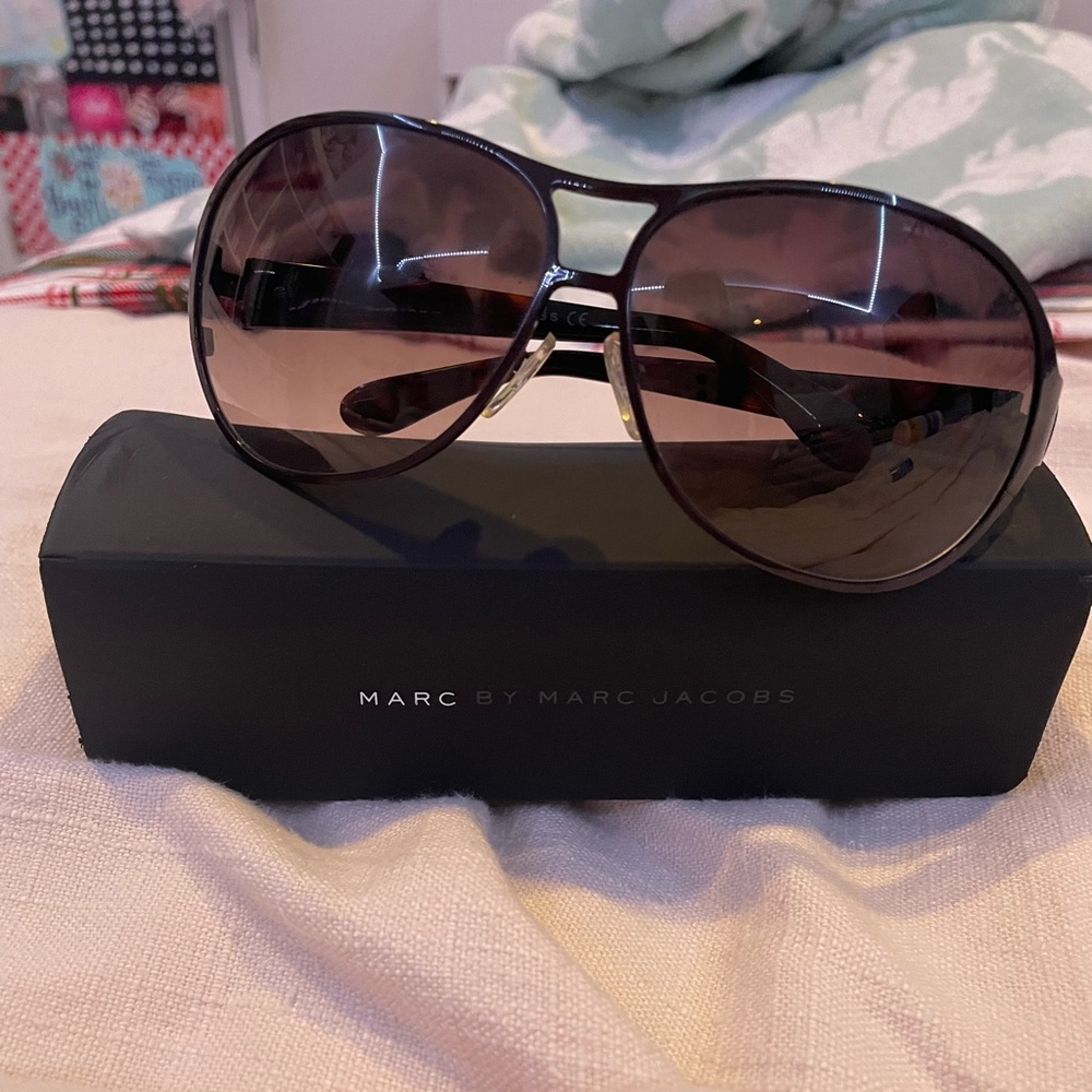 MARC BY MJ 427 Sunglasses in color UEXJD